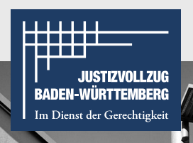 Screenshot des Logos „Justizvollzug Baden-Württemberg“ mit stilisiertem Gitter und dem Slogan „Im Dienst der Gerechtigkeit“ على blauem Hintergrund